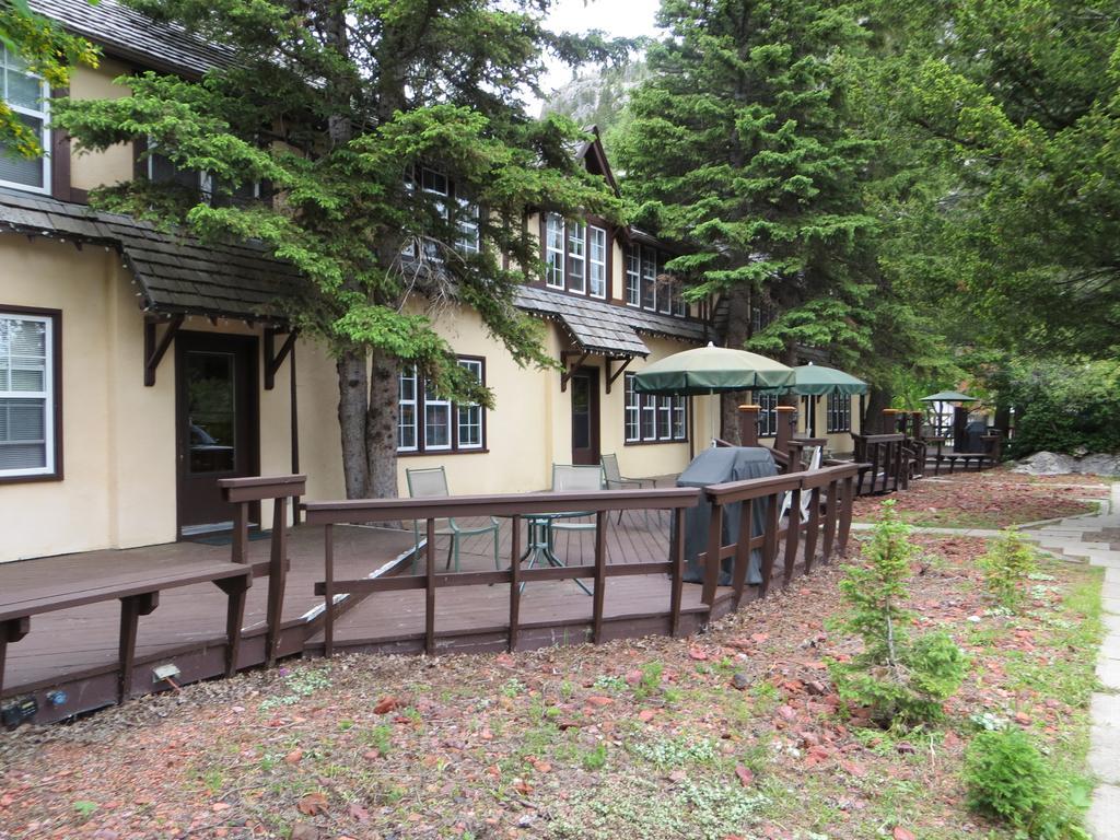 Crandell Mountain Lodge Уотертон-Парк Экстерьер фото